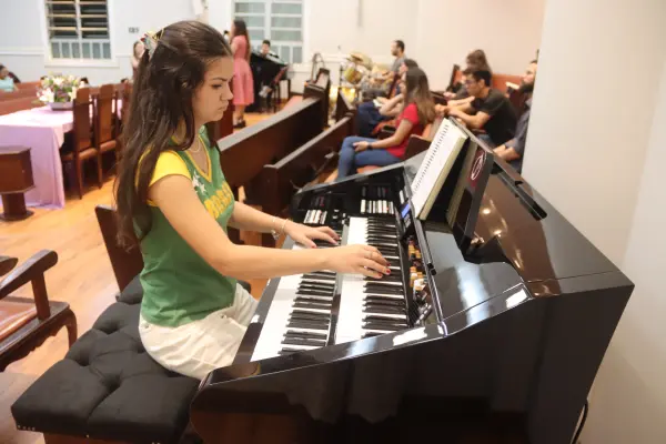 Culto Domingo (Mês dos Jovens — foto 48