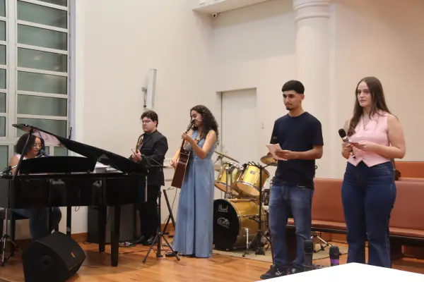Culto Domingo (Mês dos Jovens) — foto 54