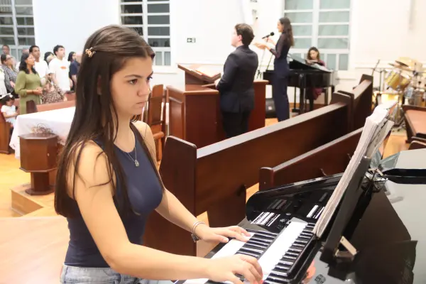 Culto Domingo (Mês dos Jovens) — foto 69