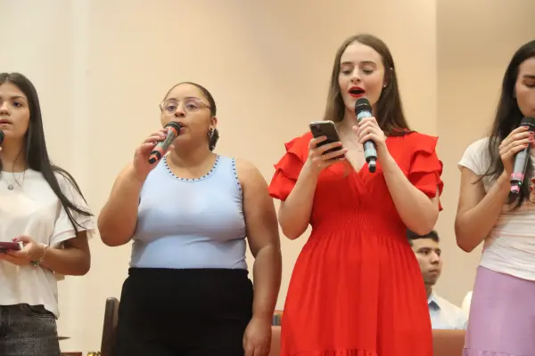 Culto Domingo — foto 188